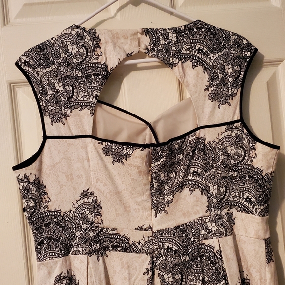 Black and White Lace Pattern Dress - Picture 3 of 4